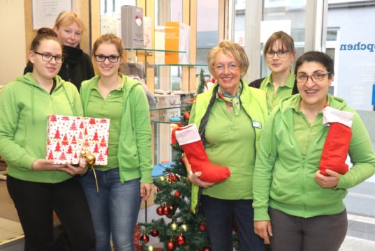 Das Team des Sanitätshaus Köppchen freut sich zum Last-Minute-Geschenkeshopping am Donnerstag auf viele Besucher. (Foto: © Bastian Glumm)