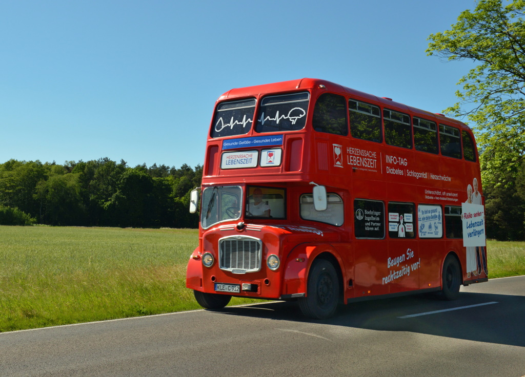 Der Schlaganfall-Bus kommt nach Solingen. Am 1. September macht der rote Aufklärungsbus von 10 bis 16 Uhr auf dem Graf-Wilhelm-Platz Station. (Foto: © Schlaganfall-Bus)