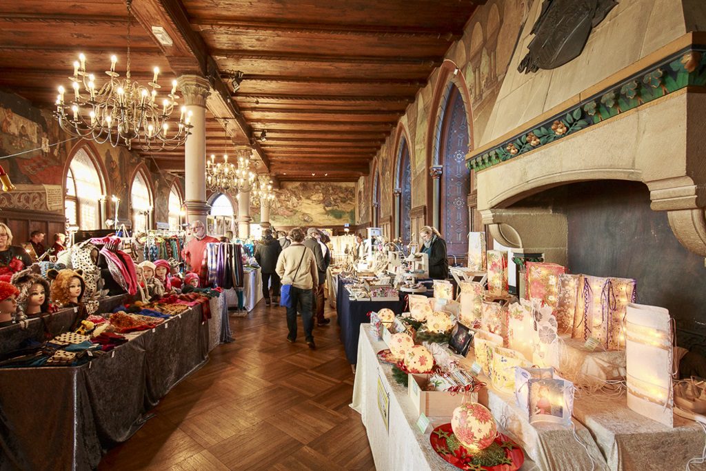 Rundes Jubiläum: Vom 1. bis zum 3. Dezember findet auf Schloss Burg der inzwischen 20. Adventsbasar statt. Knapp 100 Aussteller sind dabei. (Foto: © Kristina Malis/Schloss Burg)