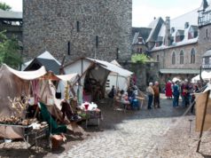 An diesem Wochenende findet auf Schloss Burg zum 13. Mal der beliebte Mittelaltermarkt statt. Los geht es am Samstag und am Sonntag jeweils um 10 Uhr. (Foto: © Christian Stebel/Schloss Burg)