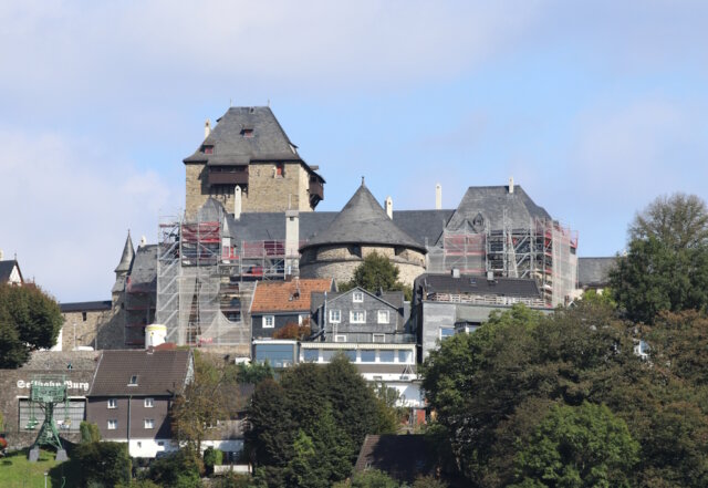 schloss-burg-sanierung Die umfangreichen Sanierungsmaßnahmen von Schloss Burg neigen sich nun endlich ihrem Ende zu. (Foto: © Bastian Glumm)