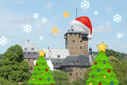 Schloss Burg holt seinen vergangenen Dezember ausgefallenen Weihnachtsmarkt nach und lädt im Mai zur "Sommerweihnacht" ein. (Foto: © Schloss Burg)
