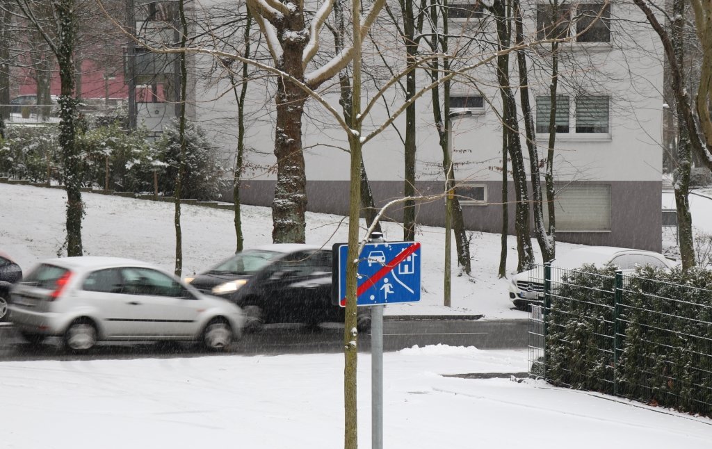 Seit dem frühen Mittwochmorgen schneit es in Solingen, die dünne Schneeschicht soll zunächst liegenbleiben, so der Deutsche Wetterdienst. (Foto: © Bastian Glumm)