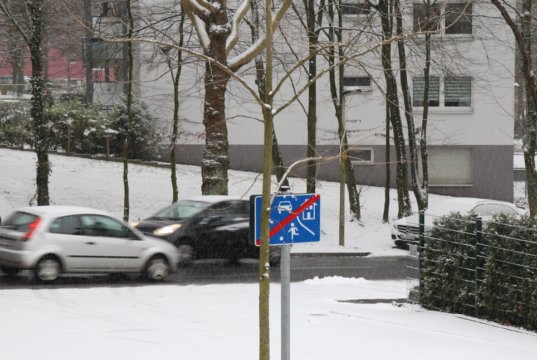Seit dem frühen Mittwochmorgen schneit es in Solingen, die dünne Schneeschicht soll zunächst liegenbleiben, so der Deutsche Wetterdienst. (Foto: © Bastian Glumm)