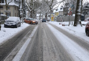 Trotz schwieriger Bedingungen sorgte der Winterdienst in den vergangenen Tagen für möglichst sichere Straßen in Solingen. (Foto: © Bastian Glumm)