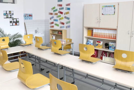 Ab kommender Woche Donnerstag sollen die ersten Schülerinnen und Schüler zur Vorbereitung auf ihre Prüfungen und Abschlüsse wieder zur Schule gehen können. (Symbolfoto: © Bastian Glumm)