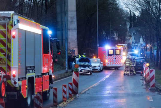 Auf der Straße Schwarze Pfähle kam es am Samstag zu einem Verkehrsunfall mit anschließender Unfallflucht. (Foto: © Tim Oelbermann)