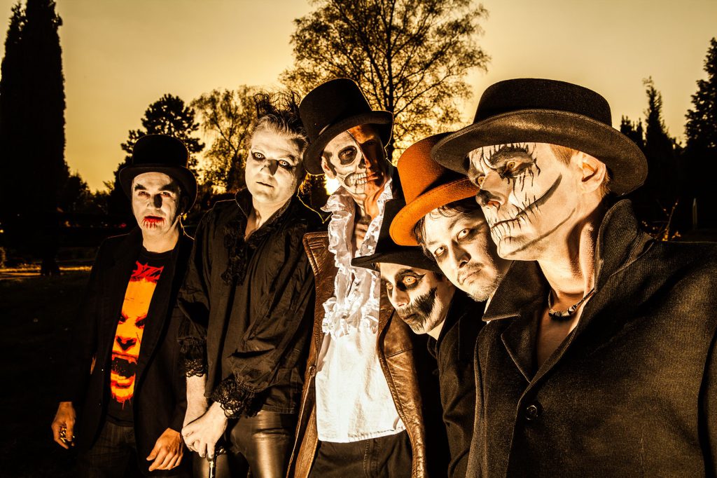 Die Solinger Coverband "See You" wird zu Halloween am 31. Oktober im Theater und Konzerthaus ein gespenstisches Programm präsentieren. (Foto: © See You/Johnny Carbonara)