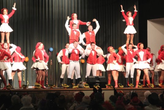 Am 18. Januar findet in der Ohligser Festhalle wieder die große Karnevalssitzung der Prinzengarde Blau-Gelb Ohligs statt. (Archivfoto: © Bastian Glumm)