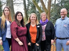 Das neue Leitungsteam der Seniorenresidenz (v. li. Ria Ciesinski, Ann-Jacqueline Korfmacher, Sandy Janke, Silvia Mebus, Pascal Tillmanns) ist voller Pläne und freut sich, dass das Haus nach langer Zeit endlich wieder geöffnet werden kann. (Foto: © Martina Hörle)
