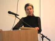 Pola Malandain, Messermacherin aus Österreich, initiierte die Ausstellung „she blades“, die bis zum 10. Mai im Deutschen Klingenmuseum zu sehen ist. (Foto © Sandra Grünwald)