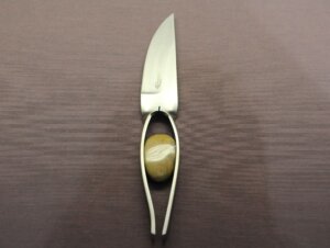 Eins sind die Messer und Klingen der Ausstellung „she blades“ in jedem Fall nicht: gewöhnlich. (Foto © Sandra Grünwald)