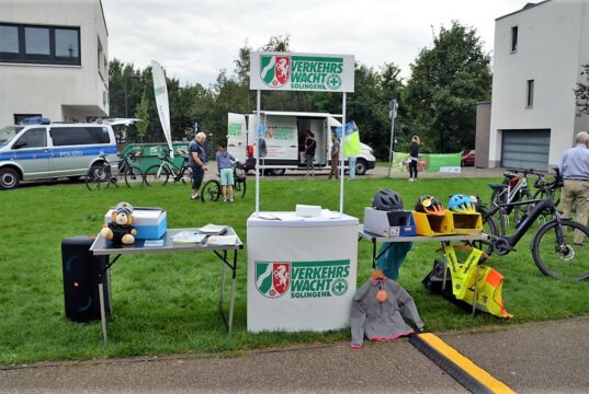 : Am vergangenen Sonntag fand an der Korkenziehertrasse im Südpark wieder eine Aktion der Verkehrswacht Solingen zum Thema sicheres Radfahren statt. (Foto: © Martina Hörle)
