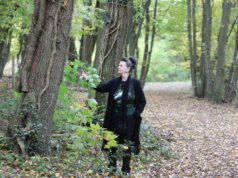 Martina Hörles neuestes Werk ist eine Einladung zu einer Reise in die stille Welt des Waldes. (Foto: © Bastiam Glumm)
