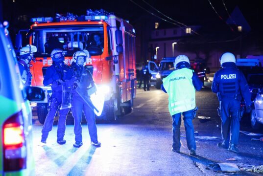 In der Hasseldelle kam es in der Silvesternacht zu massiven Ausschreitungen. Einsatzkräfte wurden mit Feuerwerkskörpern beschossen. (Foto: © Tim Oelbermann)