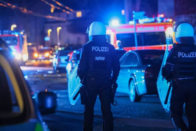 Solingen: Massive Ausschreitungen In Der Hasseldelle Zu Silvester | Das ...