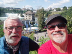 Uli Preuss (li.) und Jürgen Beu am Rheinfall in Schaffhausen in der Schweiz. (Foto: © Team Friedensdorf)