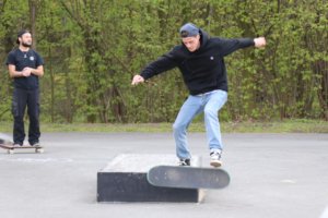 Die Erweiterung des Skateparks kam bei den Jugendlichen sehr gut an, am Samstag wurden die neuen "Obstacles" bereits intensiv ausprobiert. (Foto: © Bastian Glumm)