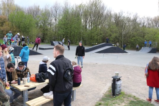Am vergangenen Samstag wurde der erneuerte und erweiterte Skatepark in Höhscheid an der Neuenkamper Straße feierlich eingeweiht. (Foto: © Bastian Glumm)