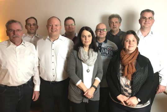 Der neue Vorstand der Solingen Alligators: v.li. Bernd Schleiminger (Sponsoring), Patrick Klinkenberg (Sportvorstand), Lutz Träbert (Geschäftsführer), Dirk Kretschmer (erw. Vorstand), Claudia Schulisch (2. Vorsitzende), Udo Lindemann (Leiter Spielbetrieb), Ulrich Römer (erw. Vorstand), Svenja Niemeyer (Jugendwartin) und Peter Niemeyer (1. Vorsitzender). (Foto: © Solingen Alligators)