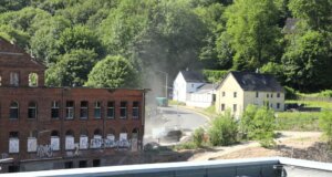 „Change.Campus“ Stöcken: Sechs Wochen Umleitung im Sommer Der Bereich an der Straße Stöcken bildet künftig die zentrale Anbindung des Change.Campus. Mit dem Bau der neuen Erschließungsstraße startet die nächste Entwicklungsphase auf dem ehemaligen Rasspe-Areal. (Foto: © Bastian Glumm)