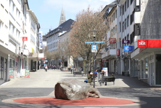 Eines der Sorgenkinder der Solinger Innenstadt ist die untere Hauptstraße. Hier bestimmen Leerstände das Bild. (Foto: © Bastian Glumm)