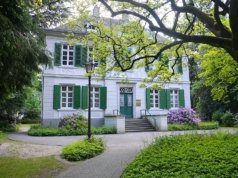 Eine frühklassizistische Villa, die zwischen 1782 und 1785 erbaut wurde, ist heute der Sitz des Standesamtes „Haus Kirschheide“ an der Neuenhofer Straße und unterliegt dem Denkmalschutz. (Foto: © Martina Hörle)
