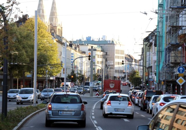 Die Konrad-Adenauer-Straße ist die Hauptverkehrsachse in der Solinger Innenstadt. (Foto: © Bastian Glumm)