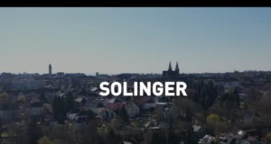 Die Stadtwerke Solingen haben ihren bekannten „Wolkenstadt“-Film überarbeitet. Der Film heißt nun „Das große Wiedersehen | Solingen, meine Wolkenstadt“. (Screenshot: Stadtwerke Solingen)