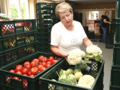Brigitte Funk ist seit fast 20 Jahren für die Solinger Tafel im Einsatz. (Foto: © Uli Preuss)