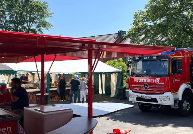 sommerfest-feuerwehr-mangenberg Am kommenden Wochenende: Sommerfest der Feuerwehr Mangenberg mit Familienprogramm, Kinderspaß, Livemusik und Feuerwehrtechnik. (Foto: © Löscheinheit 3 Mangenberg)
