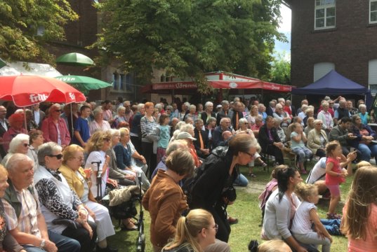 Der Frauensingkeis Merscheid und der Merscheider Männergesangverein laden am kommenden Wochenende zum gemeinsamen Sommerfest nach Merscheid in die Eifelstraße ein. (Foto: © Merscheider Männergesangverein)