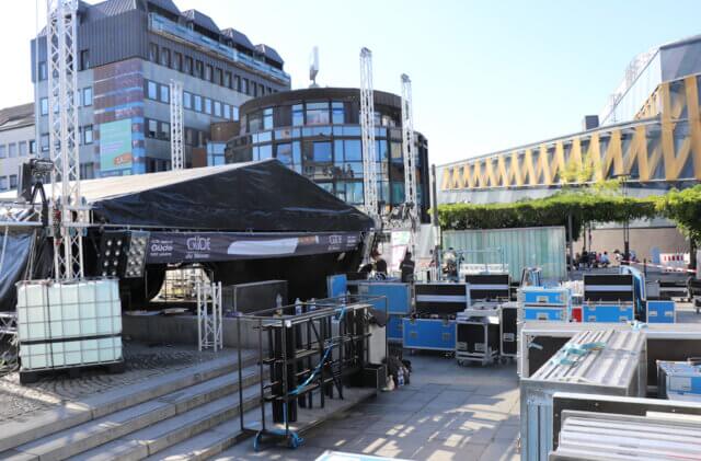sommerparty-aufbau-neumarkt Im August feiert Solingen die Sommerparty „Echt.Scharf.Solingen“ mit Livemusik & Winzerfest – inkl. Sperrungen & Parkverboten in der City. (Archivfoto: © Bastian Glumm)