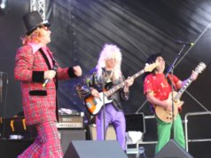 Die Gruppe Sleeze Sisters kam aus Solingens englischer Partnerstadt Blyth am Samstag auf den Neumartkt in Solingen. (Foto: © Philipp Müller)