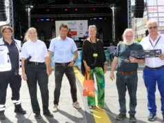Waren mit dem Verlauf der diesjährigen Sommerparty Echt.Scharf.Solingen sehr zufrieden: v.li. Daniela Zimmer (Malteser Hilfsdienst), Heike Neuenfeldt (Feuerwehr Solingen), Dirk May (Ordnungsamt), Silke Wielpütz (Palliatives Hospiz) mit Philipp Müller und Waldemar Gluch (beide Initiativkreis Solingen). (Foto: © Bastian Glumm)