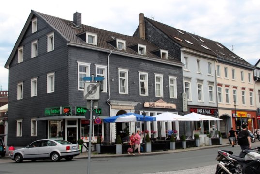 Die Stadt-Sparkasse Solingen wird am Neumarkt ihre neue Hauptstelle bauen. Am bisherigen Standort an der Kölner Straße soll Wohnraum entstehen. (Archivfoto: © Bastian Glumm)