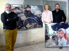Dragana und Mirko Novakovic durften sich als kleines Dankeschön Bilder von Friedensdorf-Botschafter Uli Preuss anschauen. Die hatte der eigens in der Baustelle der Flora Frey-Hallen aufgehängt. Ein Projekt, das Unternehmer Mirko Novakovic an der Prinzenstrasse gerade mit Herzblut vorantreibt. (Foto: © Annemarie Kister-Preuss/Friedensdorf International)