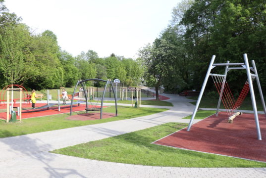 Der Spielplatz Agnesstraße in direkter Nachbarschaft zur Grundschule Klauberg wurde komplett neu gestaltet. (Foto: © Bastian Glumm)