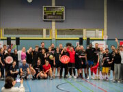 Gemeinschaft erleben: Die ‚Spielstadt – Kunst in Körbe‘ bringt in Solingen Sport, Kultur und Inklusion zusammen – ein Vorgeschmack auf das große Finale mit Inklusions-Lauf im Walder Stadion. (Foto: © Die Spielstadt)