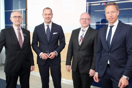 Stellten jetzt die Bilanz der Stadt-Sparkasse Solingen für das Jahr 2016 vor: v.li. Sparkassen-Vorstand Manfred Kartenberg, Vorstandsvorsitzender Stefan Grunwald, Vorstand Andreas Tangemann und Generalbevollmächtigter Sebastian Greif. (Foto: © B. Glumm)