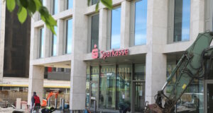 Die neue Hauptstelle der Stadt-Sparkasse Solingen am Neumarkt wird am 16. Juni eröffnet. (Foto: © Bastian Glumm)