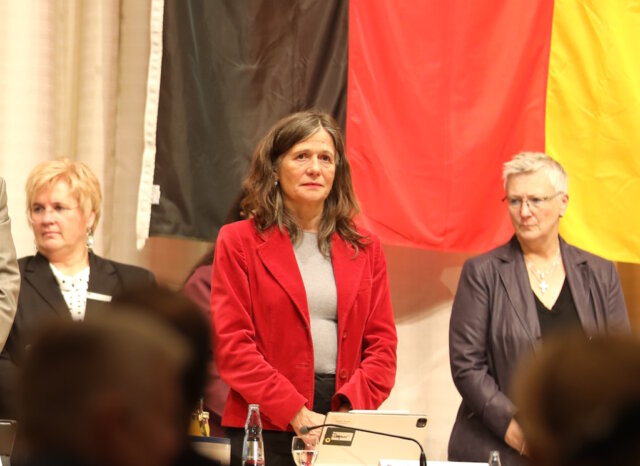 Stadtdirektorin Dagmar Becker wird der Stadt Solingen länger und somit bis voraussichtlich Mitte Mai als Stadtdirektorin und Leiterin des Ressorts Jugend, Schule, Integration, Kultur und Sport zur Verfügung stehen. (Foto: © Bastian Glumm)