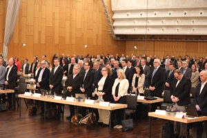Blick in den voll besetzten Konzertsaal des Theaters und Konzerthauses: Der neue Solinger Stadtrat bei seiner konstituierenden Sitzung. (Foto: © Bastian Glumm)