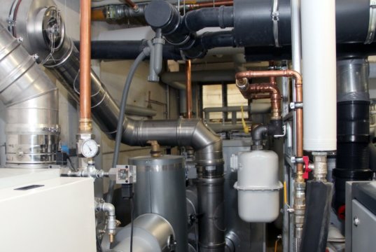 Blockheitkraftwerk, kurz BHKW, in einer Wohnanlage in Solingen. (Archivfoto: © Bastian Glumm)