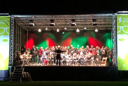 Die Stadtwerke laden am 6. Dezember ab 18 Uhr wieder alle Solinger zum beliebten Nikolaussingen ins Walder Stadion ein. (Foto: © Stadtwerke Solingen)