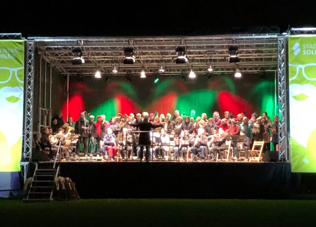 Die Stadtwerke laden am 6. Dezember ab 18 Uhr wieder alle Solinger zum beliebten Nikolaussingen ins Walder Stadion ein. (Foto: © Stadtwerke Solingen)