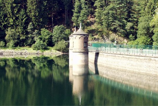Die Sengbachtalsperre in Glüder. (Foto: © Stadtwerke Solingen)