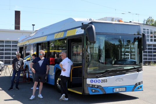 Ausprobieren, informieren, durchstarten – beim Tag der Bewerbung am Samstag auf dem SWS-Betriebshof an der Weidenstraße zeigten die Stadtwerke Solingen ihre vielseitigen Ausbildungsberufe hautnah. (Foto: © Bastian Glumm)