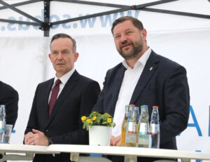 Bundesverkehrsminister Dr. Volker Wissing (li. FDP) und Oberbürgermeister Tim Kurzbach. (Foto: © Bastian Glumm)