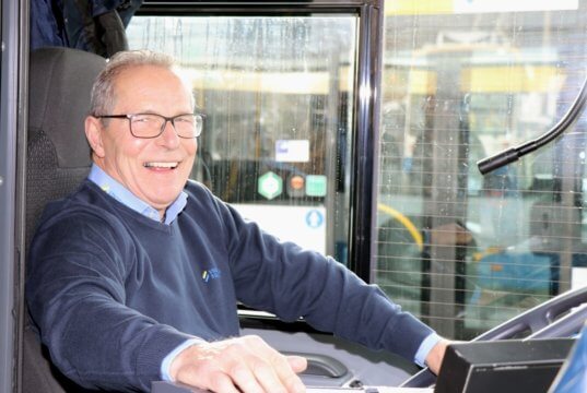Hat gut lachen: Nach 25 Jahren und einem Monat in Diensten des Verkehrsbetriebes der Stadtwerke Solingen verabschiedete sich Peter Guck jetzt in den Ruhestand. (Foto: © Bastian Glumm)